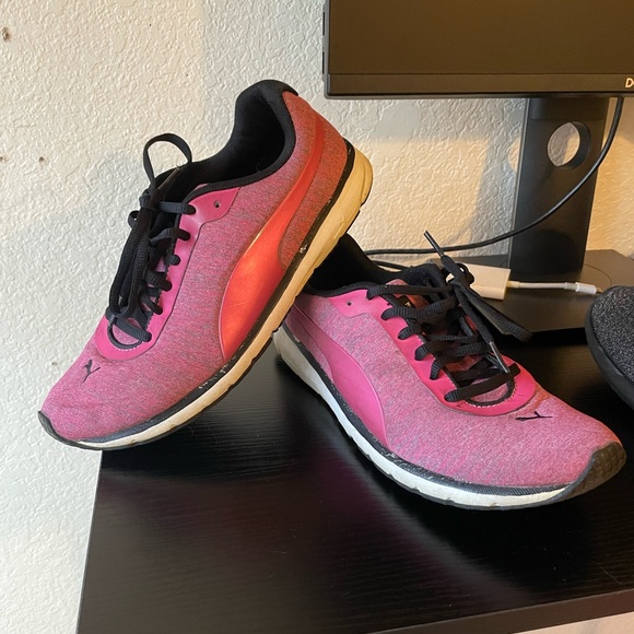 Puma pink with black accents sneakers size 9 - Picture 1 of 5